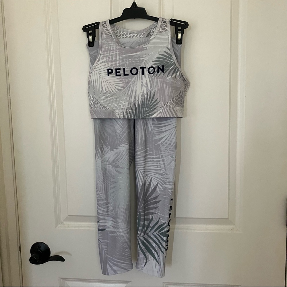 Peloton wear it to heart with set leggings sports bra top white palm leaf XS S